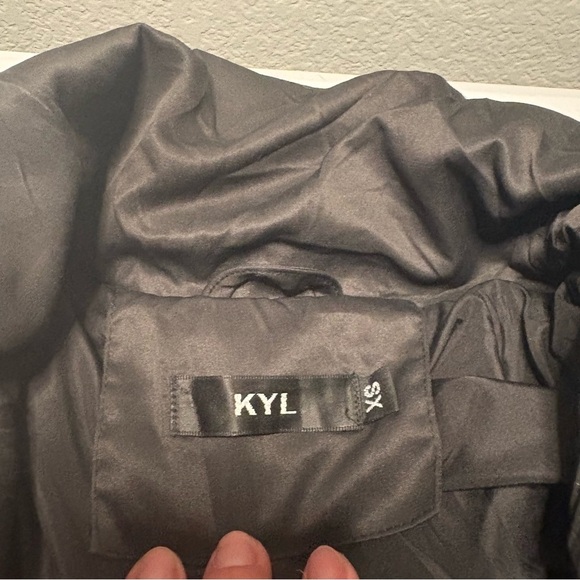 Women’s Puffer Jacket - Picture 7 of 11